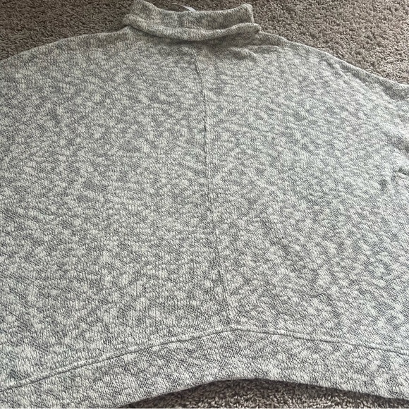 {Lou & Grey/Loft} NWT Short Sleeve Sweatshirt Poncho - Picture 10 of 11